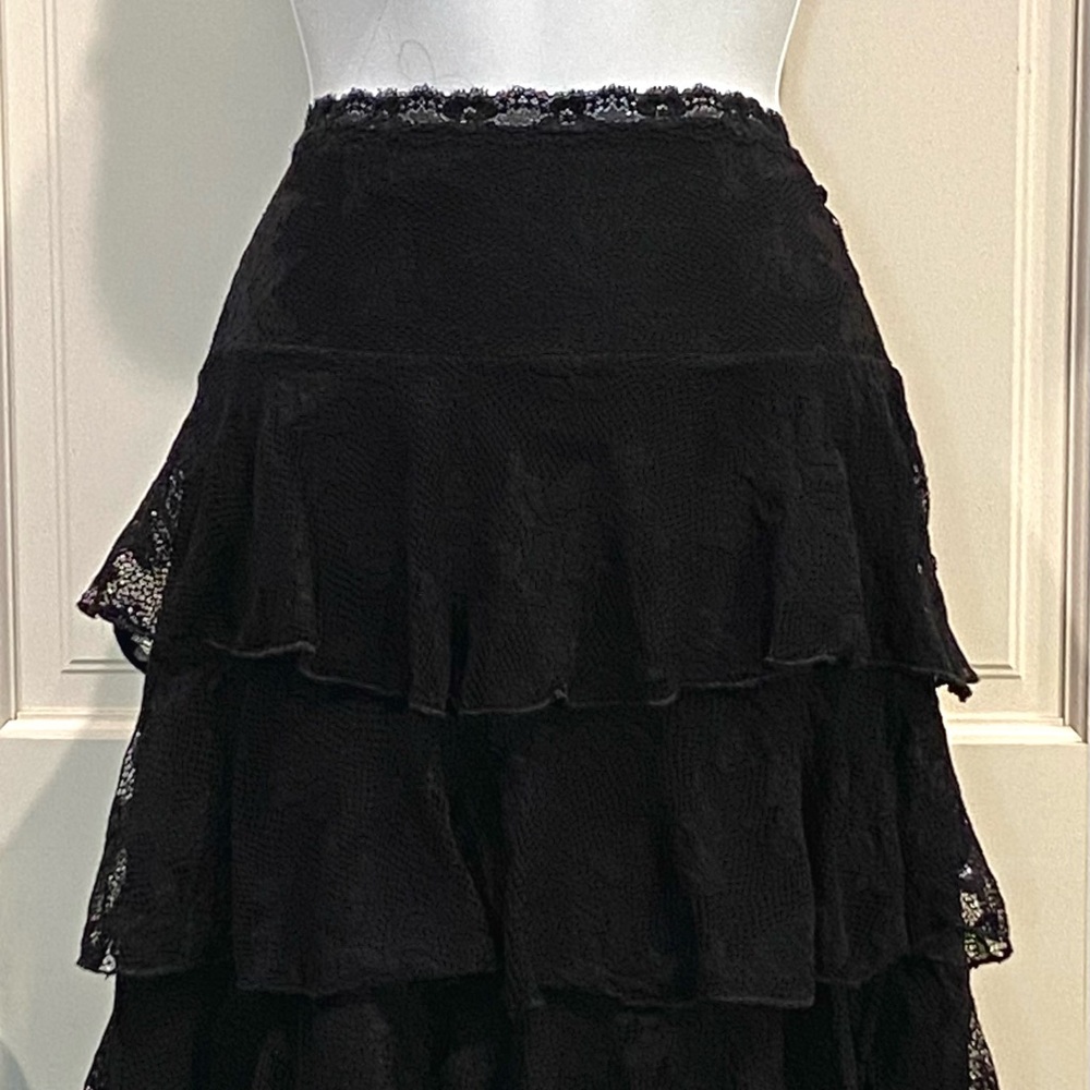 Flirty multi layered black lace mini skirt - Picture 13 of 15